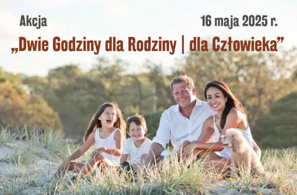 Tytuł akcji. W tle zdjęcia rodziny z psem.